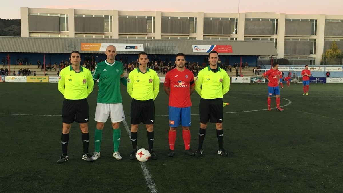 El Rayo Ibense supera en la segunda mitad a un inoperante Borriol