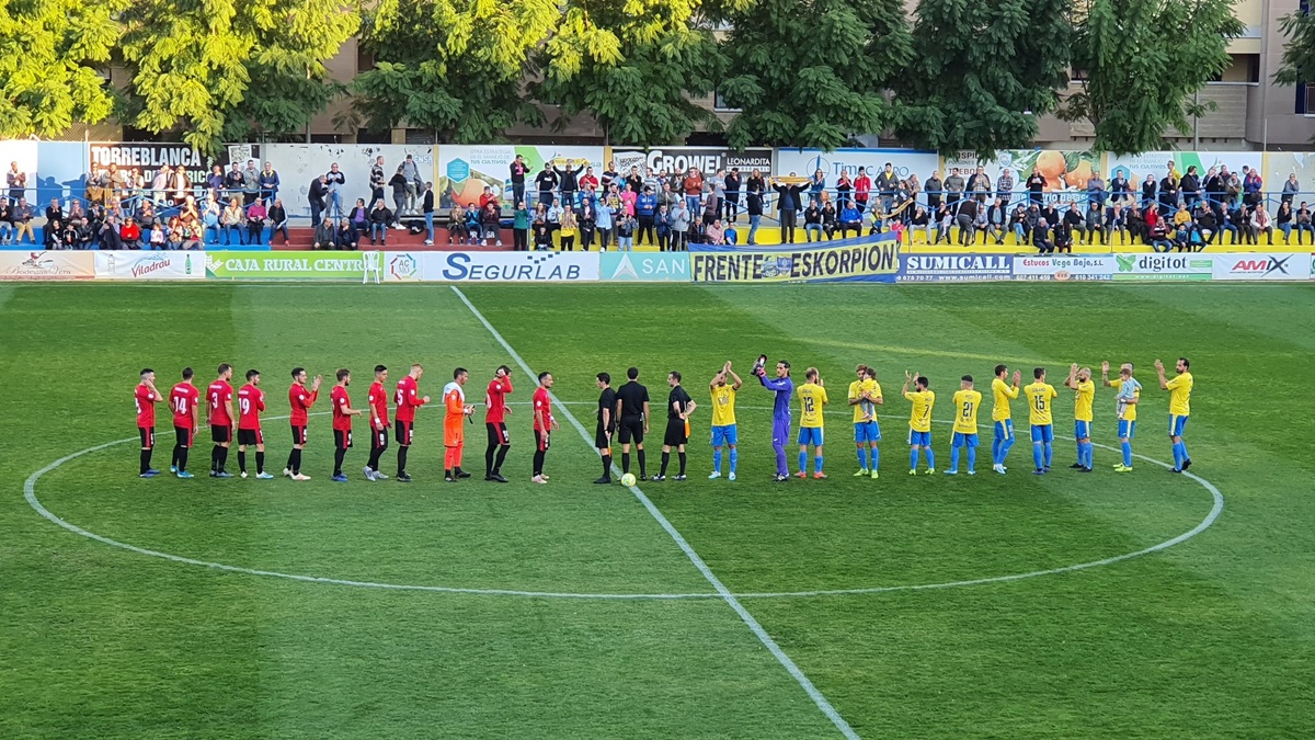 El Orihuela Cf Resiste Con Uno Menos Y Logra Empatar Ante El Cf La