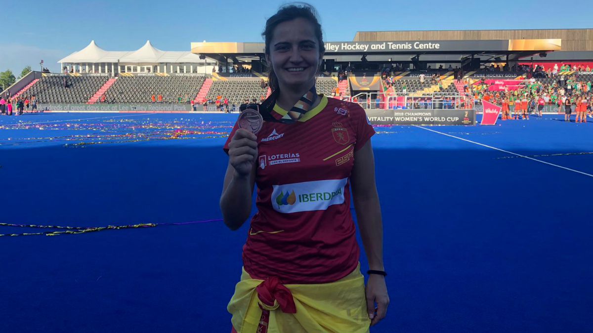 HOCKEY HIERBA | Lola Riera, tras el bronce mundial: “Ha sido el debut  soñado" - Golsmedia