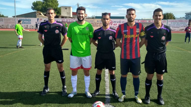 El CD Almoradí vence al Benferri en los minutos finales El CD Almoradí vence al Benferri en los minutos finales