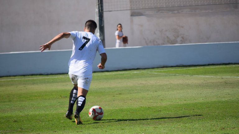 El Tháder se da un festín en su visita a Aspe