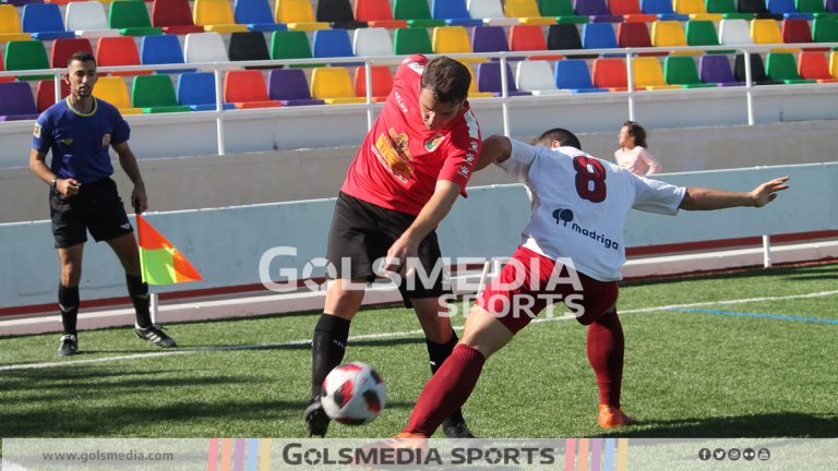 Épica remontada del Jove Español con diez jugadores ante el Eldense// Fotos