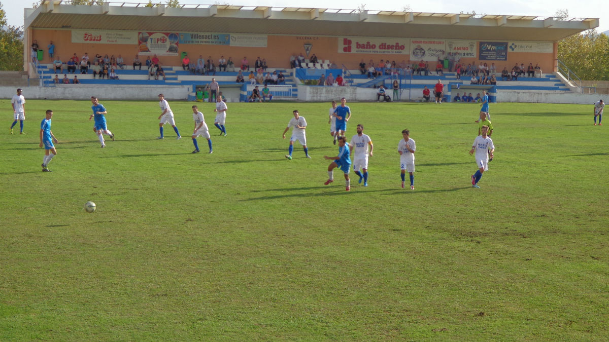 El mal estado del césped de La Solana hace que el Villena opte por otro  campo - Golsmedia