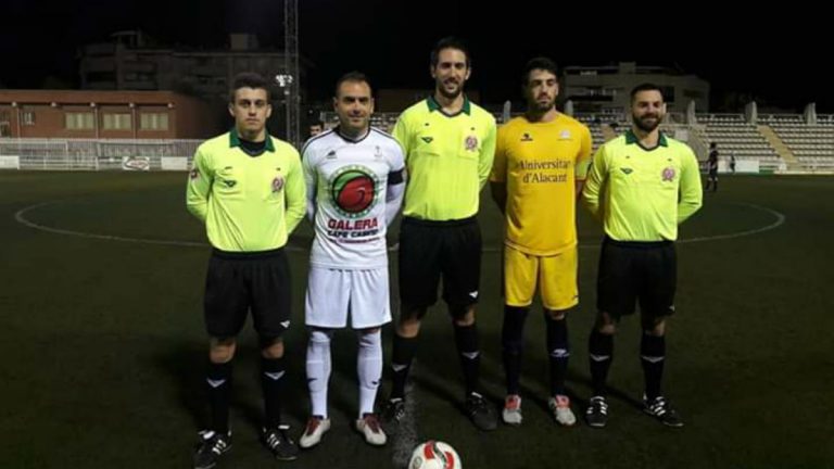 El Villajoyosa sorprende al Universidad en un gran partido