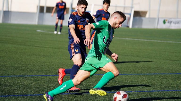 Dura derrota para el Valencia Mestalla que se hunde en el descenso Dura derrota para el Valencia Mestalla que se hunde en el descenso
