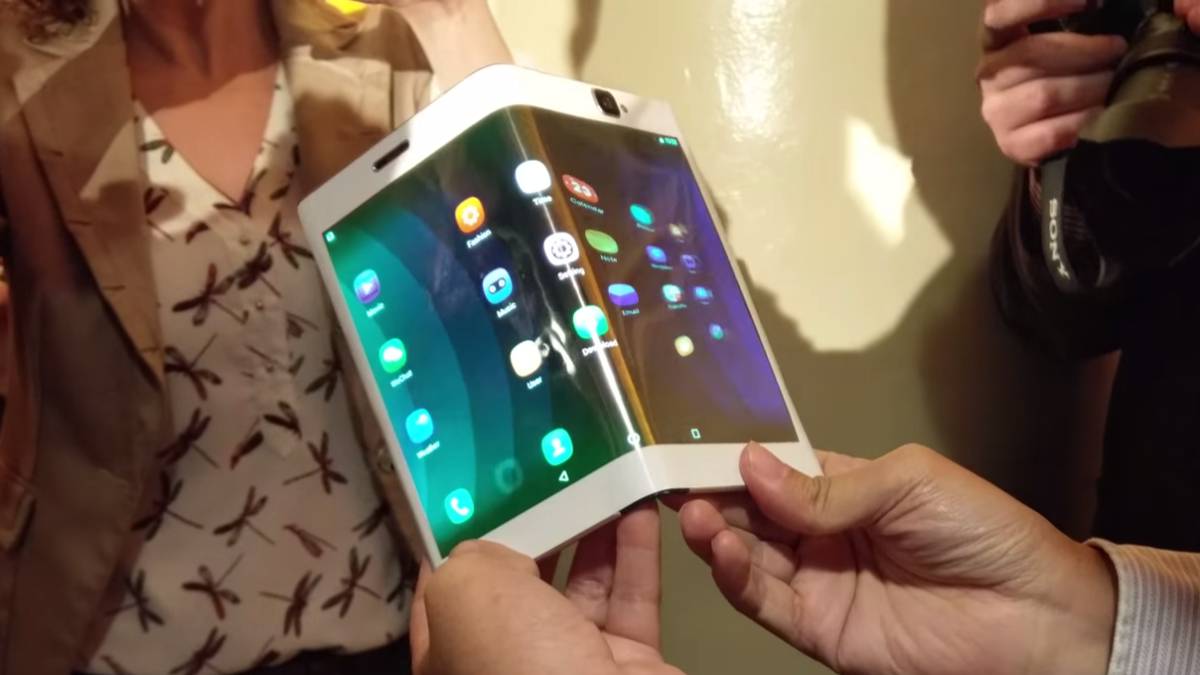 Телефон который раскладывается в планшет. Lenovo складной планшет. Планшет который превращается в телефон. Планшет который превращается в телефон. Samsung foldable phone.