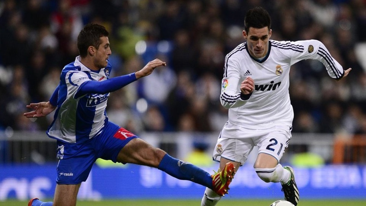 El central Javi Selvas en un partido de Copa del Rey contra el Real Madrid