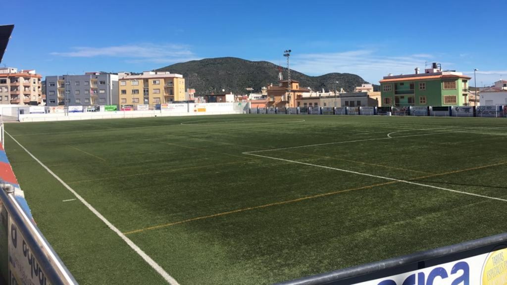 Los campos de fútbol de La Marina Alta en perfectas condiciones