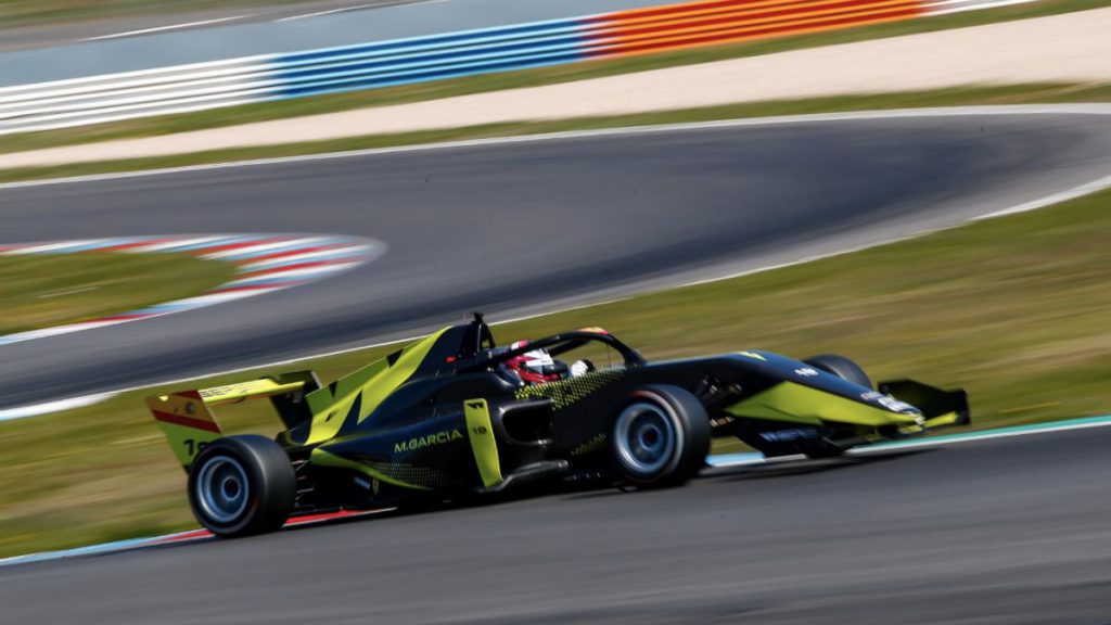 Marta García tests Lausitzring