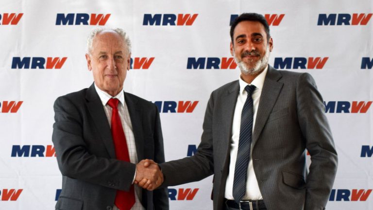 Firma Maratón Valencia y MRW