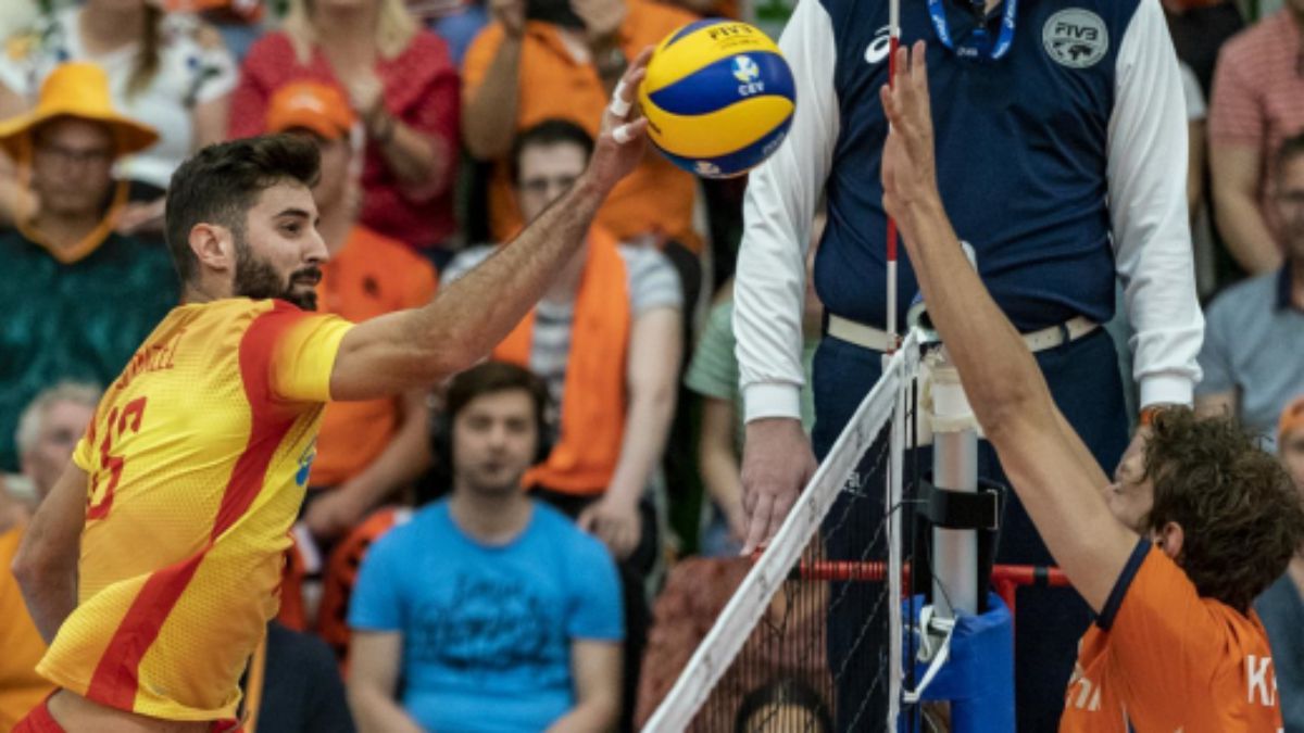 La selección masculina jugando contra Holanda