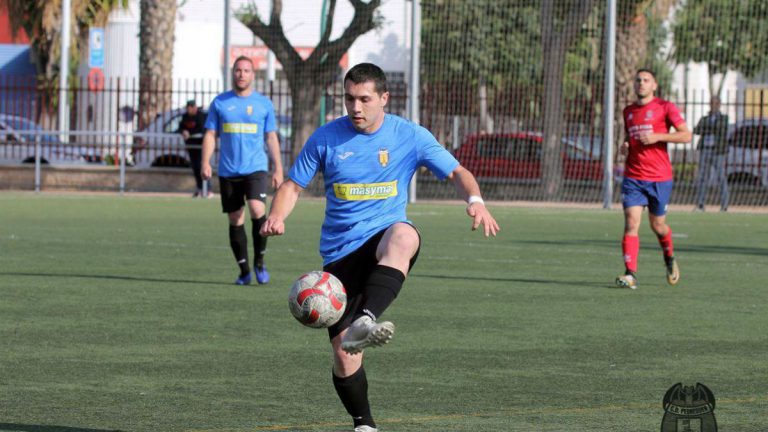 El CE Pedreguer aprovecha los errores de la SD Sueca