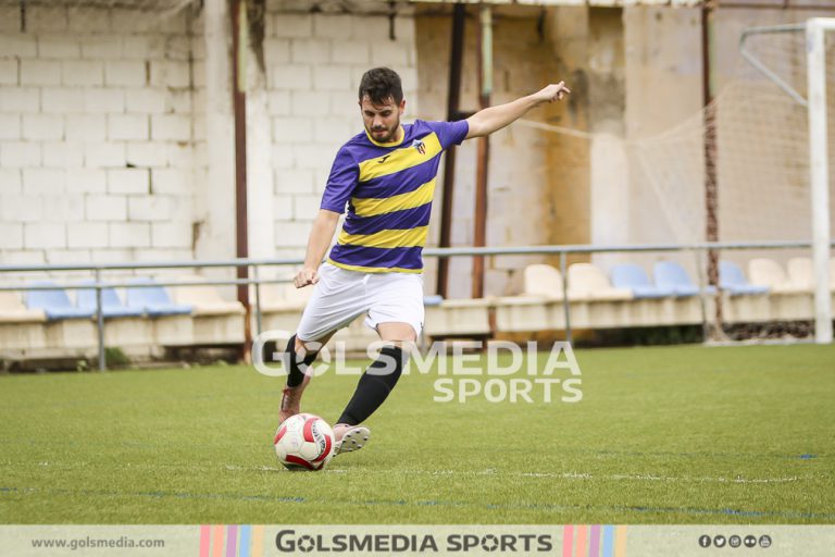 El Burjassot CF rescata un punto in extremis frente al SC Requena