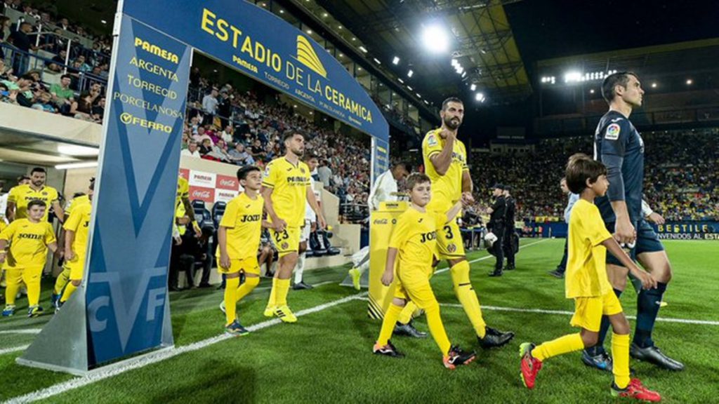 Jugadores groguets, saltando al campo