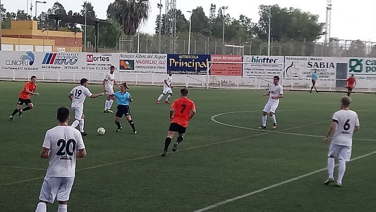 Espectáculo de futbol entre la SD Sueca y el Muro CF con victoria alicantina