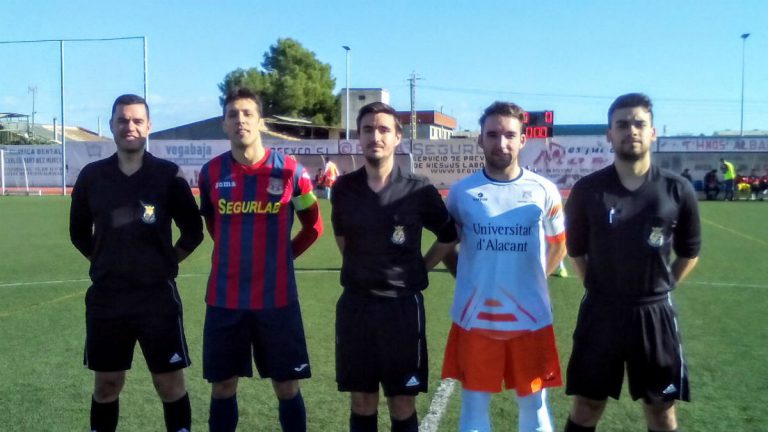 El CD Universidad de Alicante vence y amplia la mala racha del CD Almoradí en su campo