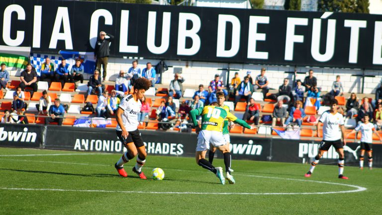 El Valencia CF Mestalla sucumbe ante el líder CE Sabadell en casa