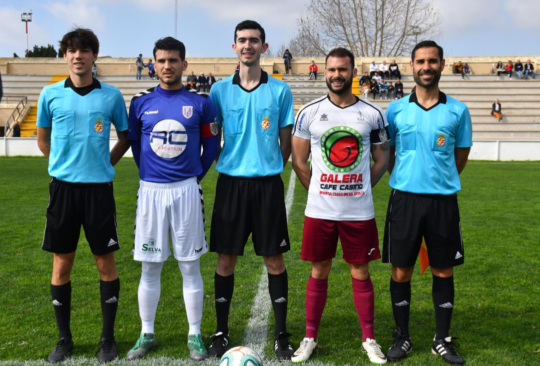 Exhibición de fútbol y ocasiones que se lleva el Villajoyosa CF por la