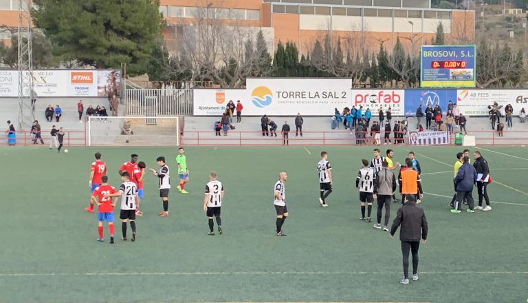 Duro castigo del CD Cabanes al Huracán CF en el Municipal de Cabanes