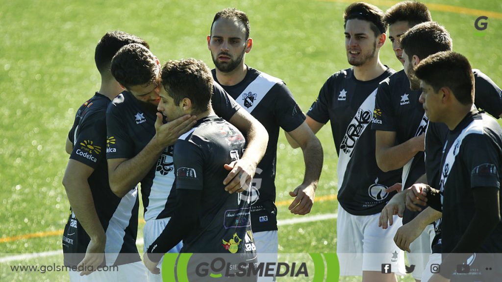 SC Requena celebra gol