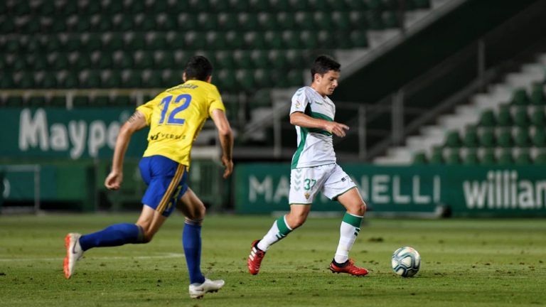 Jony Álamo deslumbra en su debut como titular