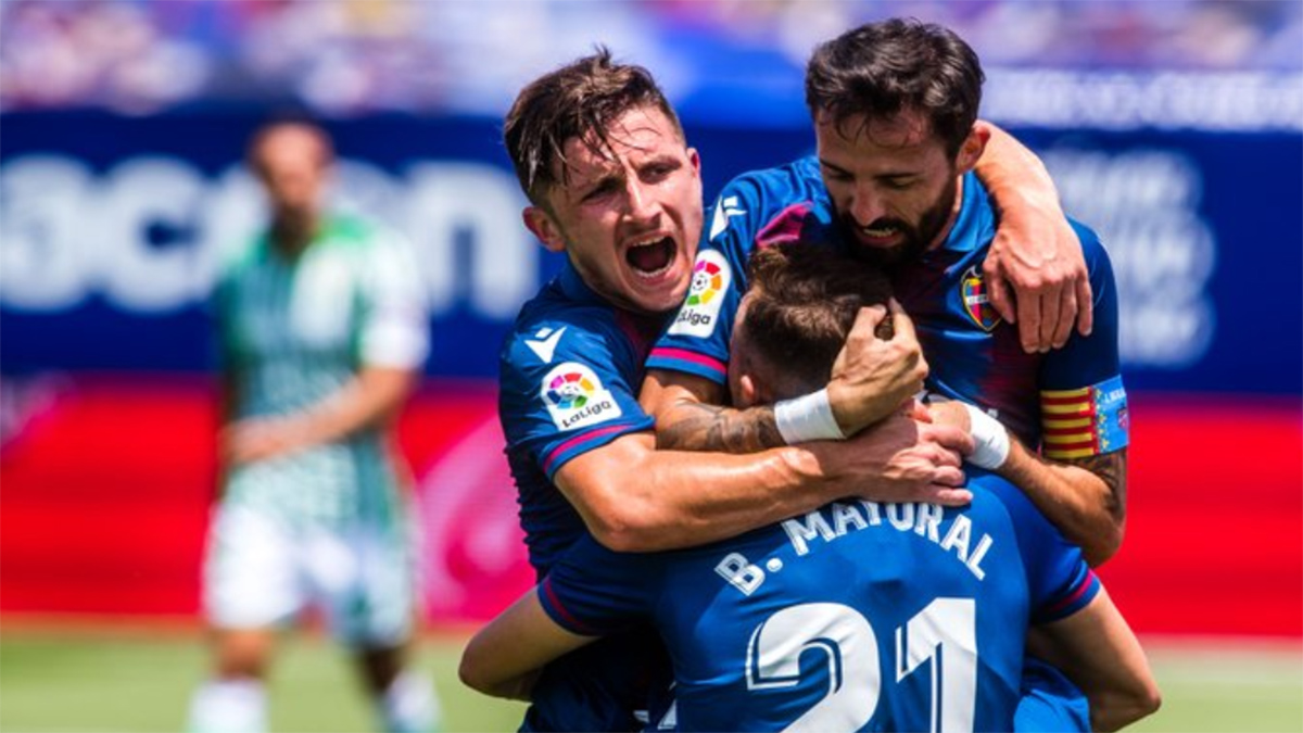 El Levante UD Festeja Su Permanencia Con Una Goleada Al Real Betis ...