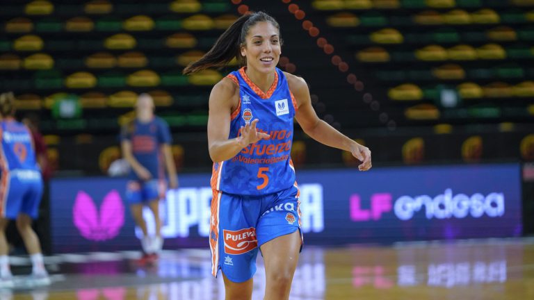 cristina-ouviña valencia basket