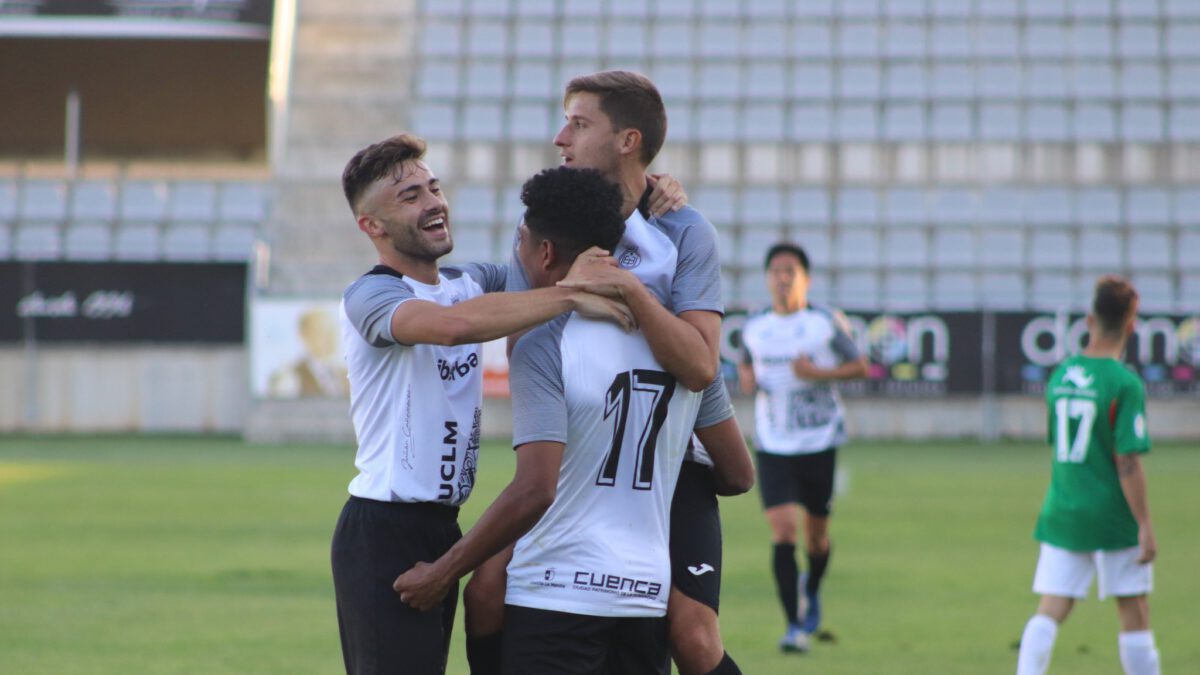 Celebración de un gol del UB Conquense en La Fuensanta. UB Conquense