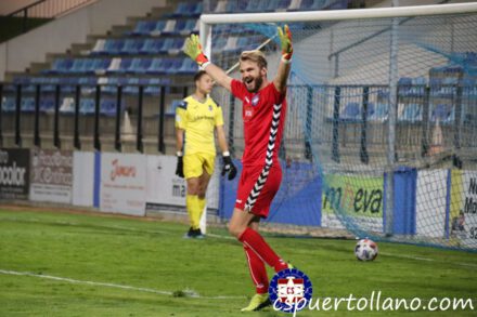 Reguero, portero del CS Puertollano en la tanda de penaltis ante el Toledo. Puertollano