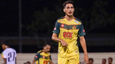 Pablo Pallarés con la camiseta de su anterior equipo en Eslovenia. ND Gorika