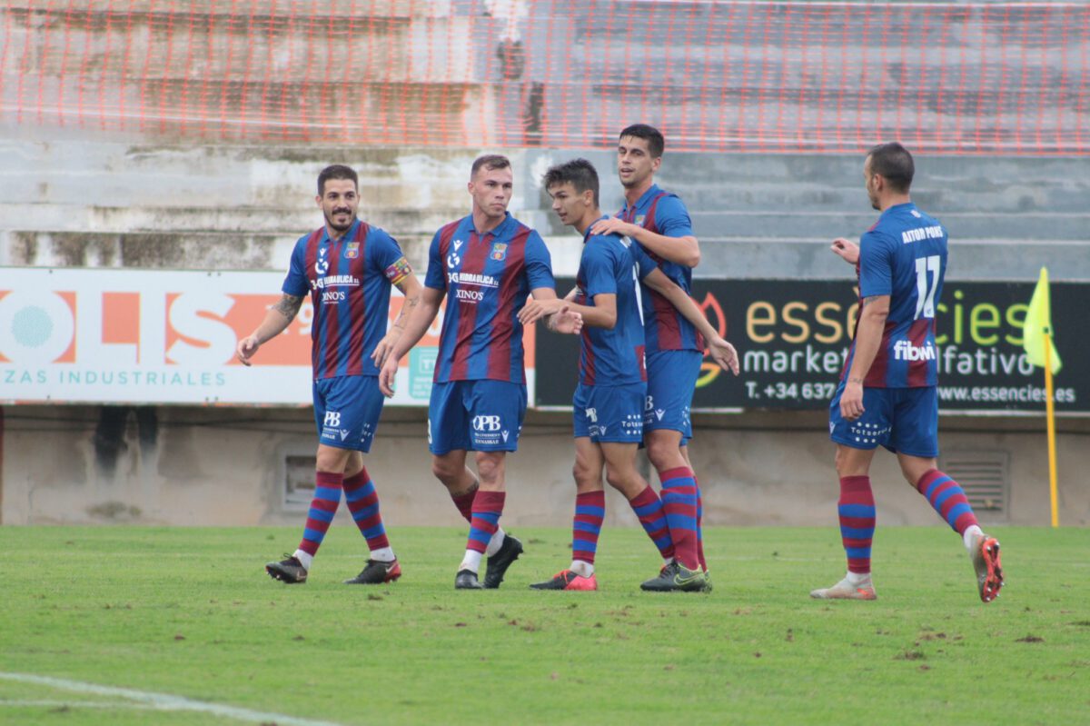 Jugadores de la UD Poblense en un partido contra el RCD Mallorca B | Foto: UD Poblense