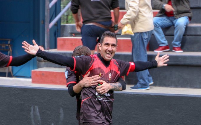 Yeray 'El Arrugado' celebra un gol en el Carrillo.