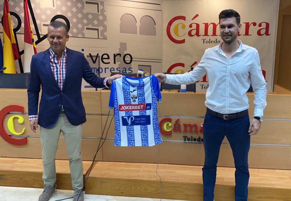 Víctor Cea en su presentación como entrenador del CF Talavera. CF Talavera