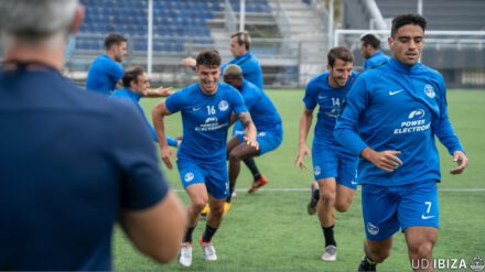 Los jugadores de la UD Ibiza, durante un entrenamiento | Foto: UD Ibiza