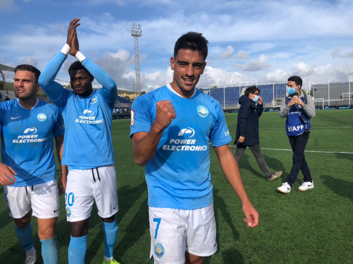 Davo celebrando un gol