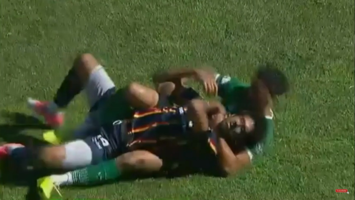 jugador estrangula video argentina