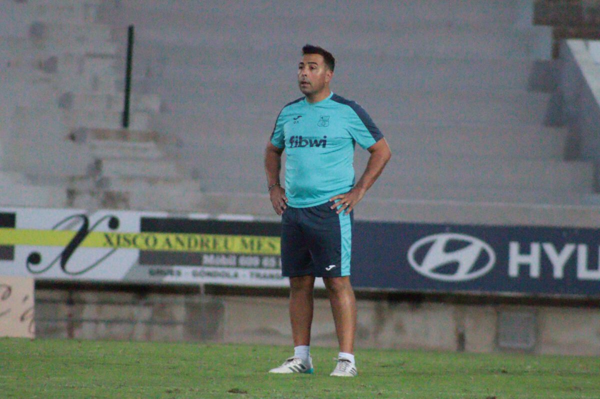 Óscar Troya, en un entrenamiento | Foto: UD Poblense