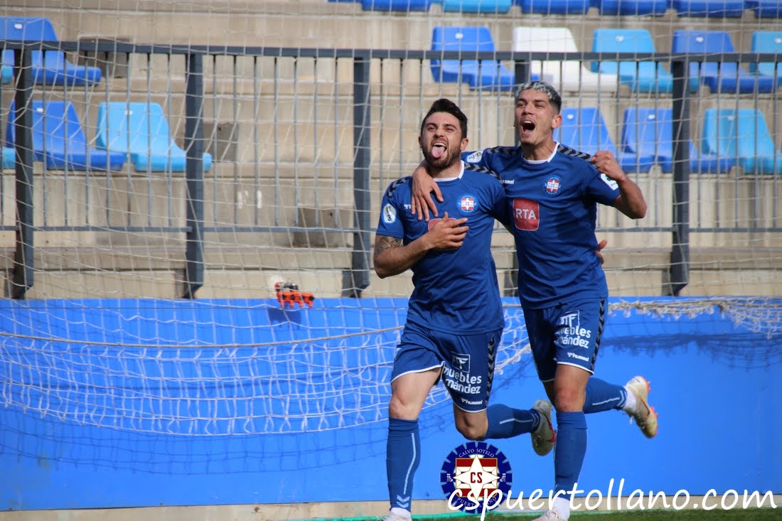 Celebración tras gol del Puertollano en El Cerrú. CS Puertollano