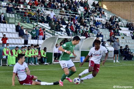 Lance del partido entre Toledo y Atlético Albacete en el Salto del Caballo. Laura Pérez:CD Toledo