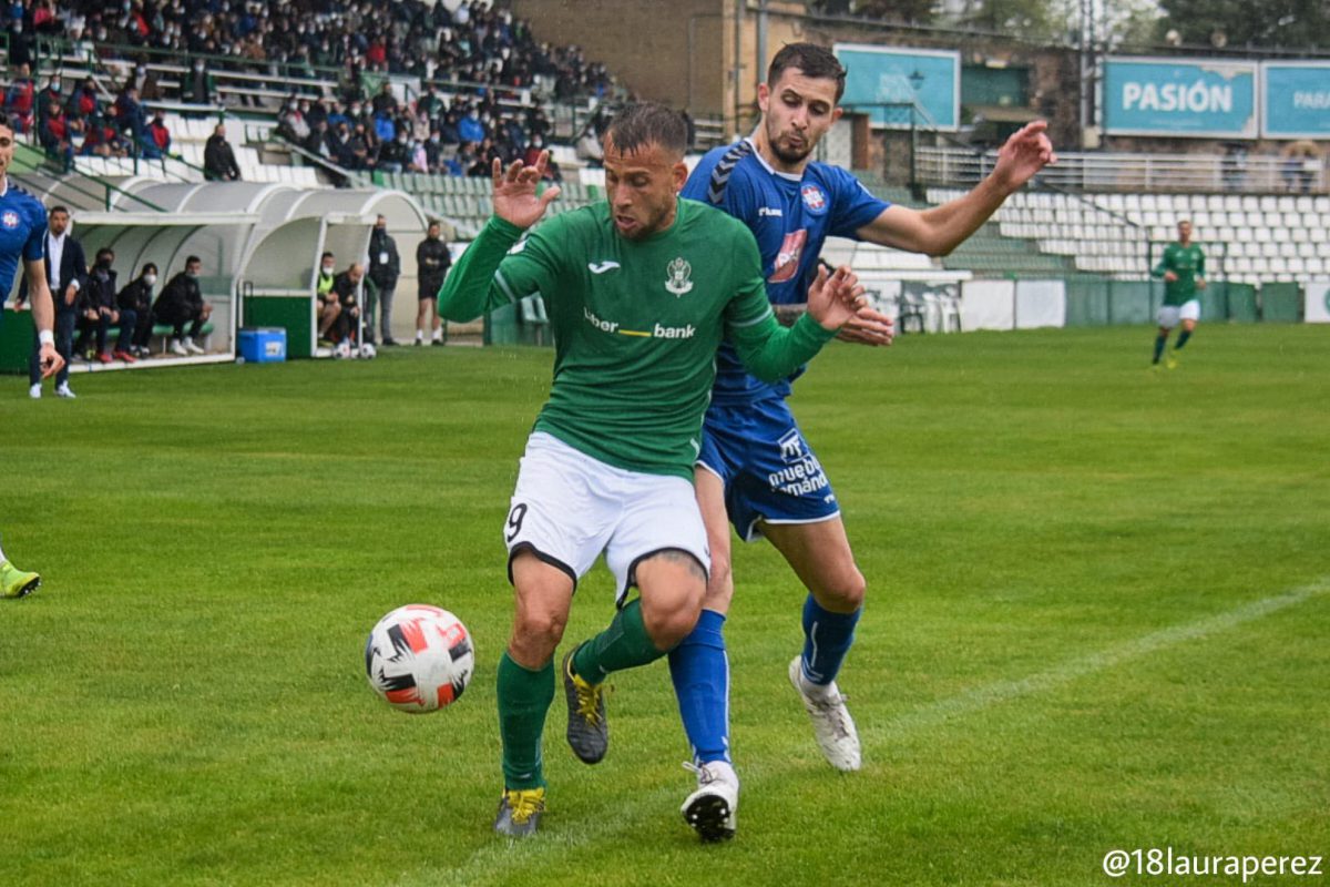 Lance del partido entre Toledo y Puertollano en el Salto del Caballo. Laura Pérez:CD Toledo