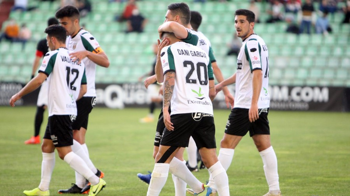 Equipos celebrando gol Dani García