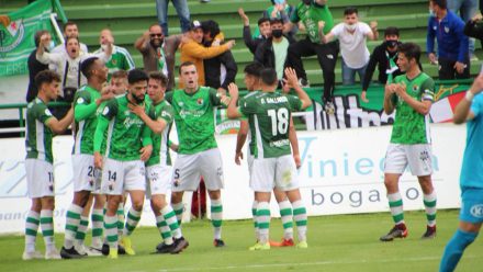 Celebración gol Bermú CP Cacereño