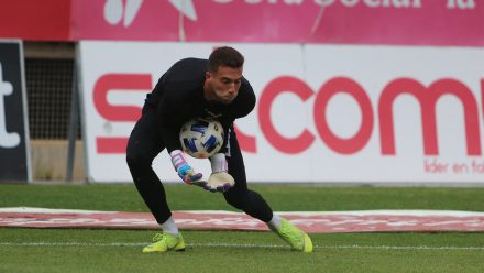 Nacho Miras en su calentamiento previo al partido