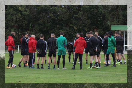 plantilla del burgos cf en un entrenamiento