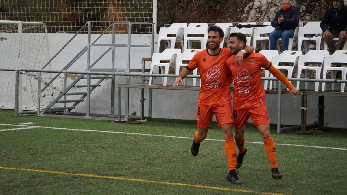 Celebración segundo gol Atzeneta UE