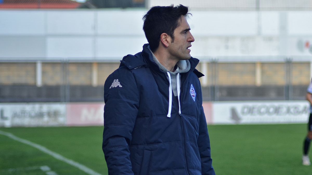 Iñigo Vélez durante un partido