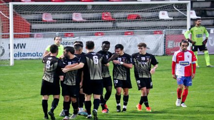 Jugadores del CD Choco tras anotar un gol al Arosa