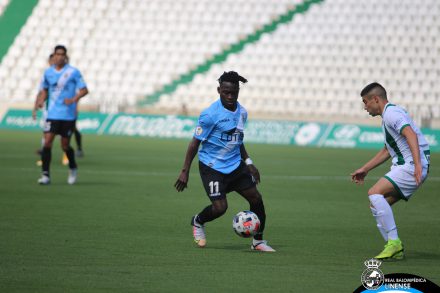 Koroma jugador de la Real Balompedica Linense en partido contra el Cordoba