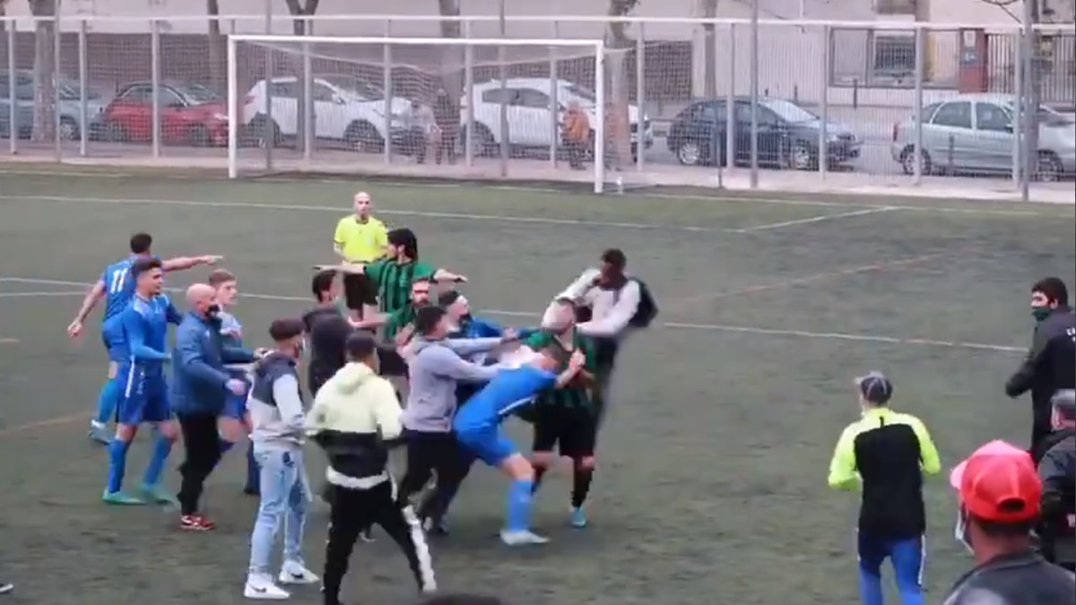 pelea futbol regional cataluña