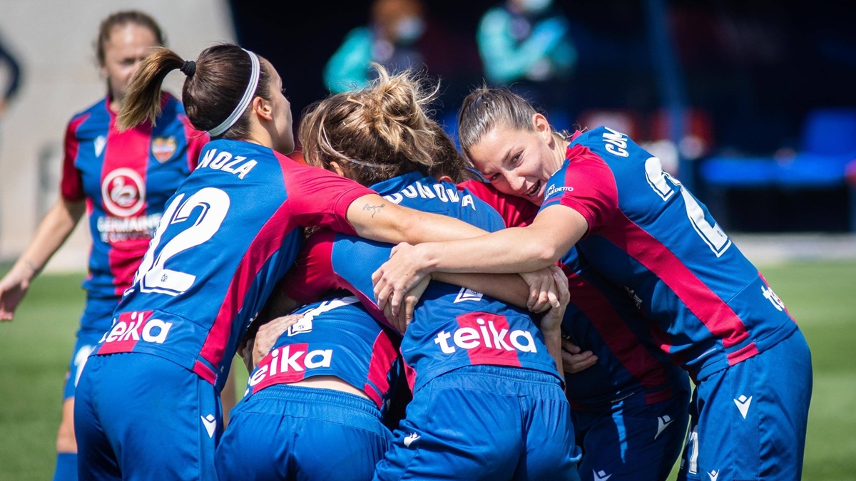 Jugadoras Levante UD Femenino abrazo